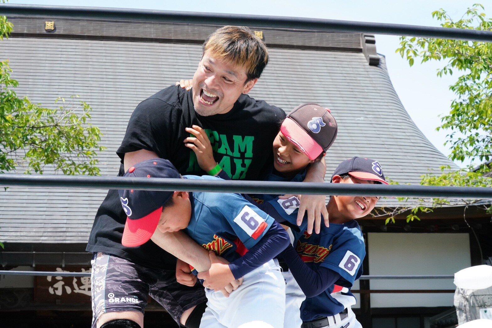 プロレスラーと子供たち